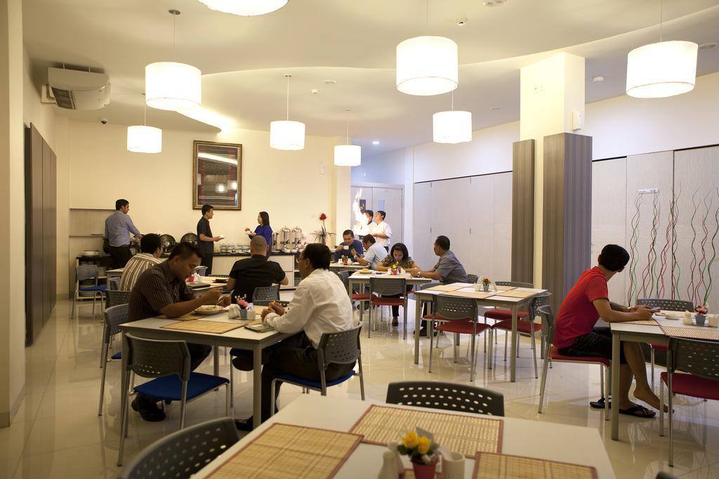 Cordela Hotel Medan Buitenkant foto