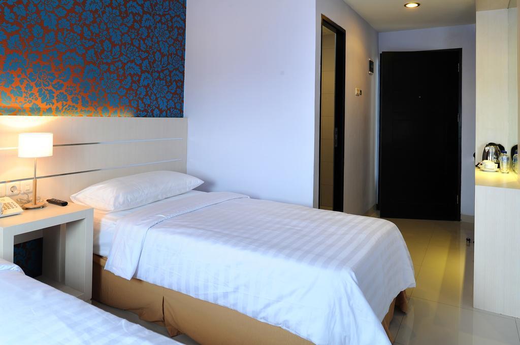 Cordela Hotel Medan Buitenkant foto