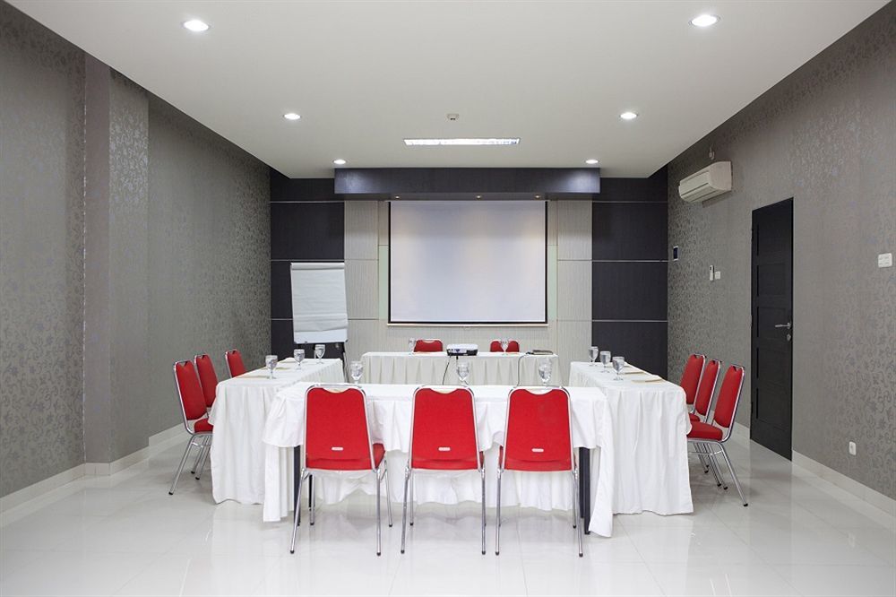 Cordela Hotel Medan Buitenkant foto